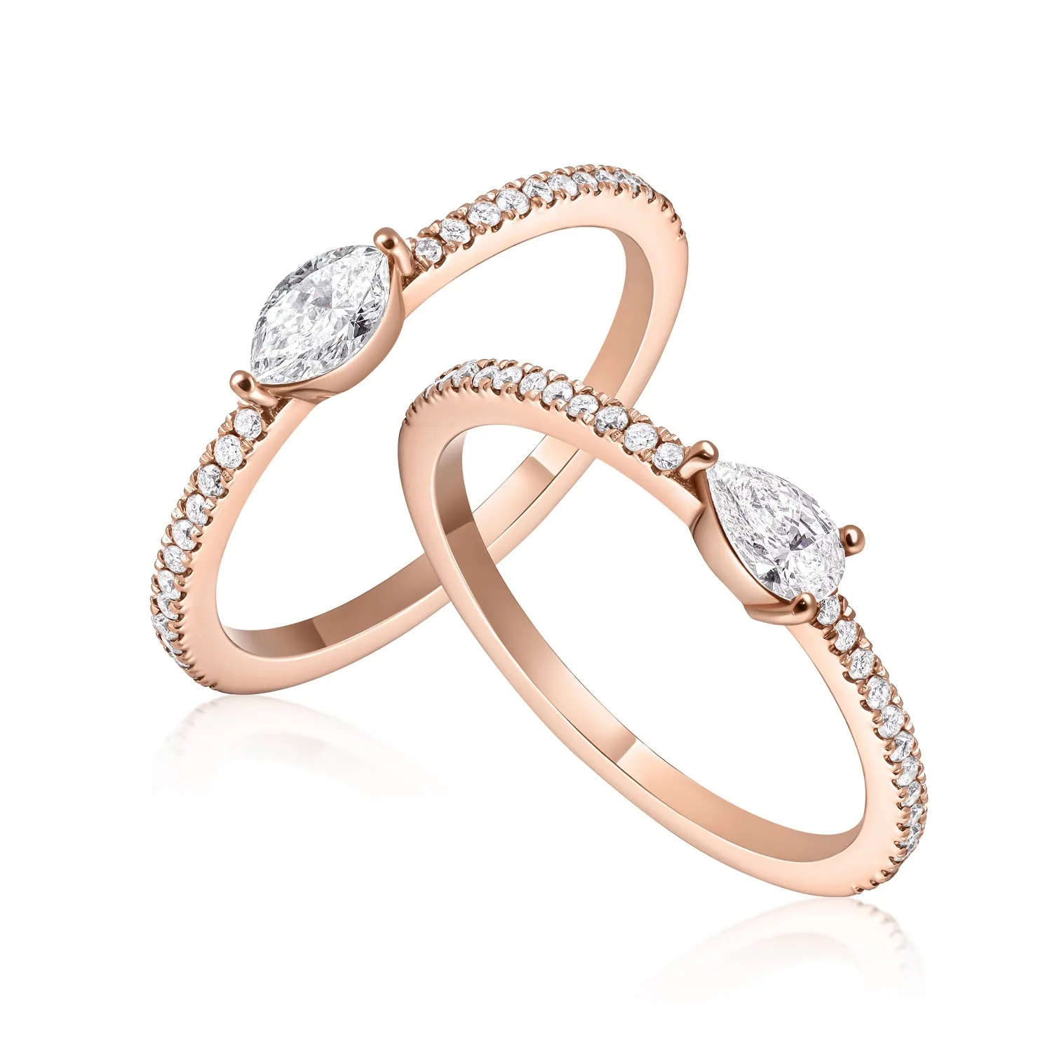 טבעות זהב ורוד משובצות קריסטלים מוצגות על רקע לבן כחלק מתהליך צילום תכשיטים מקצועי