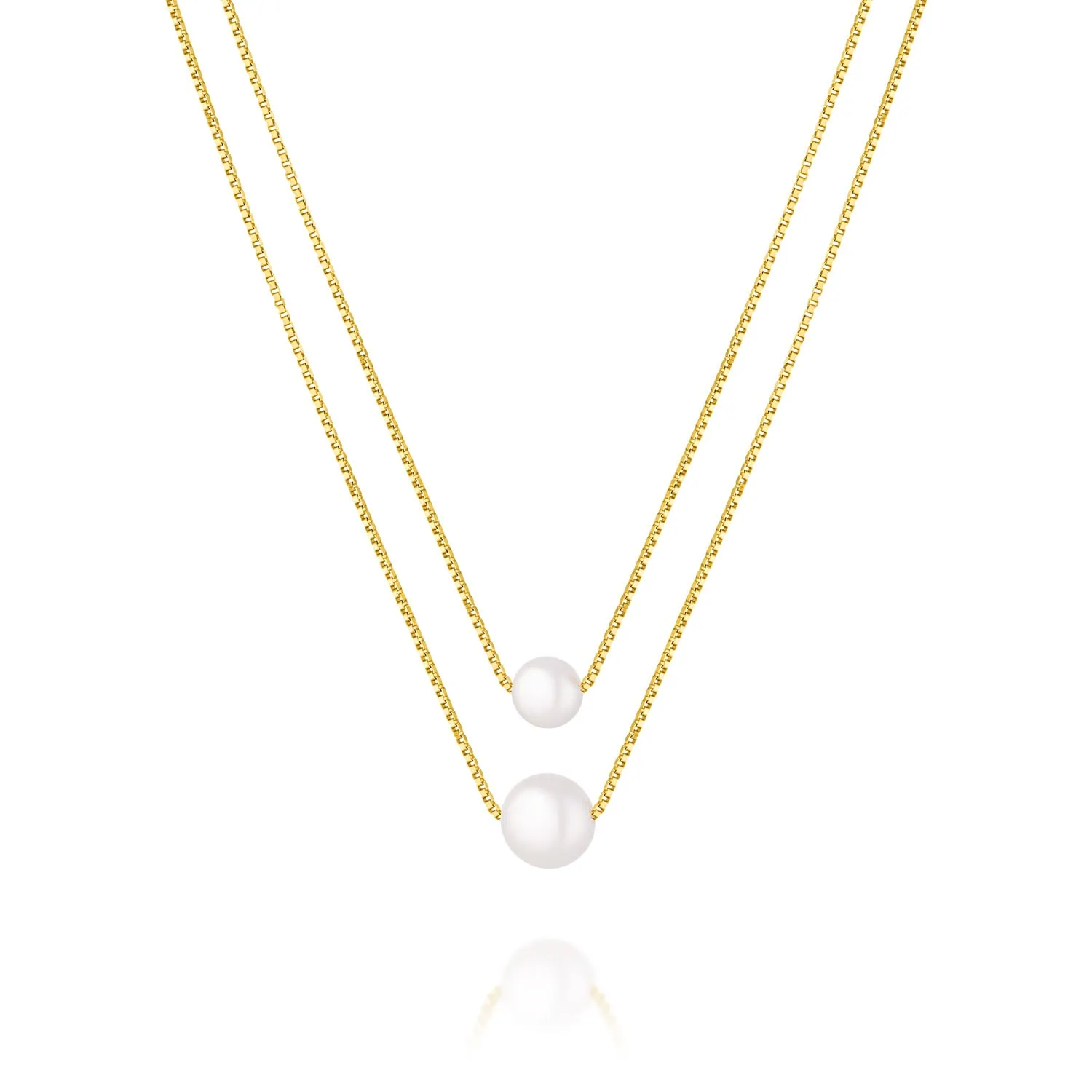 צמד תליוני זהב עם פנינים טבעיות גדולות מבטאים אלגנטיות מתוחכמת בצילום תכשיטים מקצועי