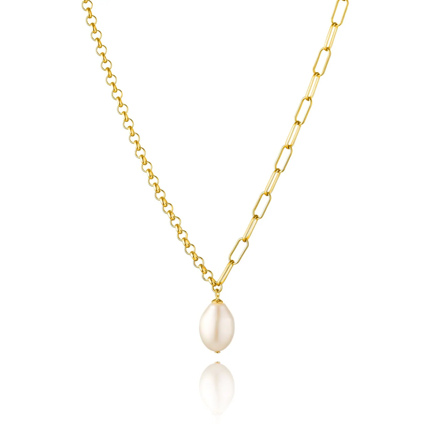 שרשרת זהב עם פנינה טבעית מצולמת בצילום מסחר אלקטרוני שממחיש את התחכום שבצילום לייף-סטייל לתכשיטים